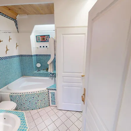 L'avant Port Stunning View Of Honfleur's Outer Harbor 53 M 4 Guest